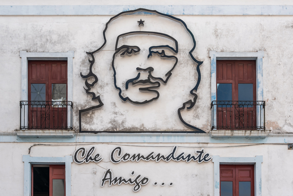 ausfassade mit Che Guevara © TOimages/AdobeStock