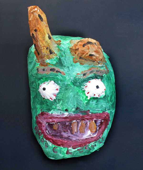 grüne Maske aus Pappmaché © St. Troipez/Kunstprojekt STABIL der JVA Hahnöfersand in Koop. mit JIZ HH